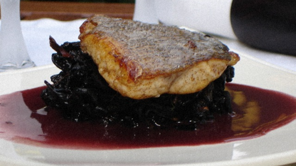 Recette : Filet de Daurade Sauce Vin Rouge et Trompettes de la Mort