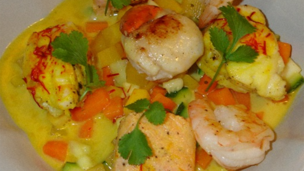 Nage de Poissons et Crustacés au Safran, Petits Légumes Croquants