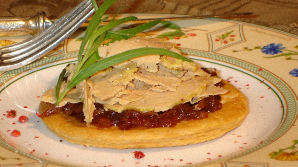 Recette : Tarte Fine au Chutney d’Oignons et Copeaux de Foie Gras