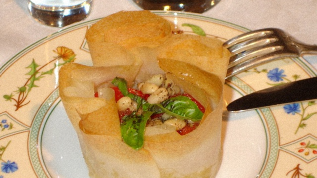 Recette : Timbale Croustillante au Chavignol, aux Tomates Cerises et à l’Origan