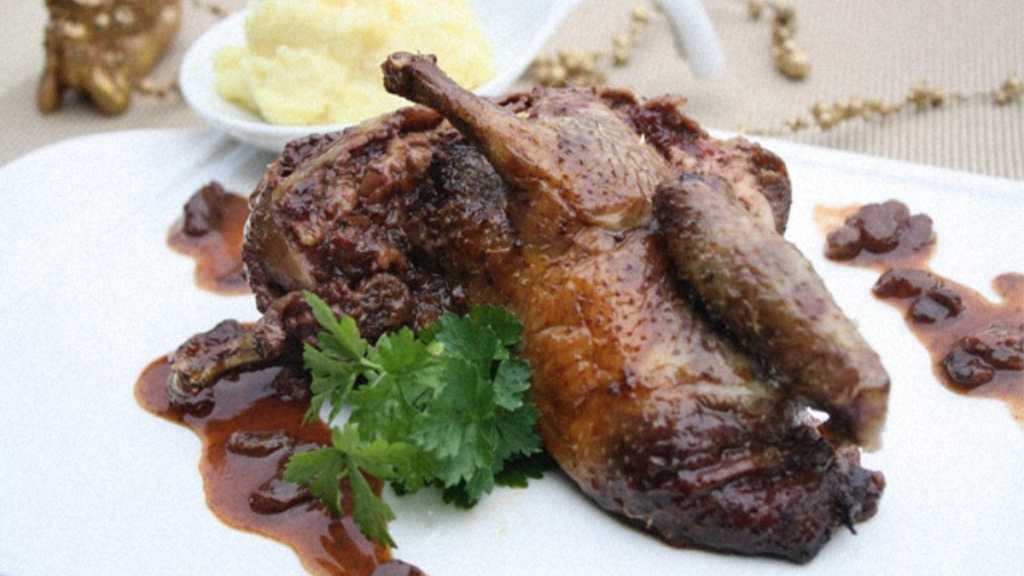 Pigeon Farci au Foie Gras et Stollen, Sauce Porto aux Raisins