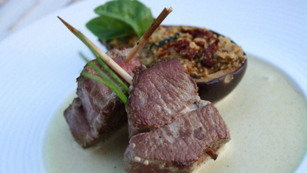 Recette : Médaillon d'Agneau, Espuma au Ras el Hanout et Aubergine Farci