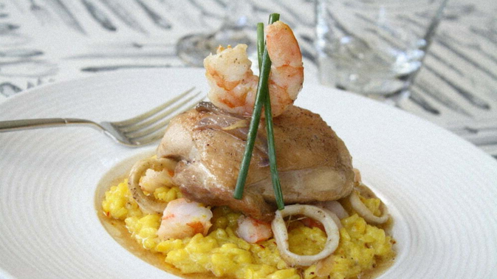 Poulet aux gambas et risotto au safran
