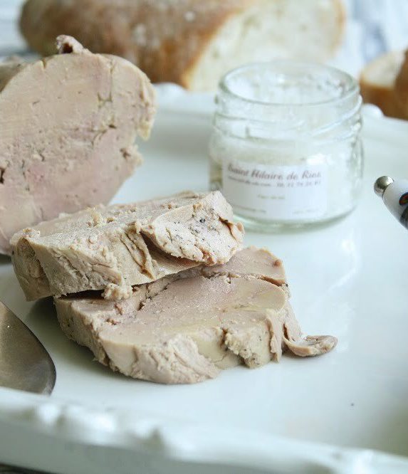 Foie gras d´oie au Torchon délicatement poché dans un bouillon de volaille