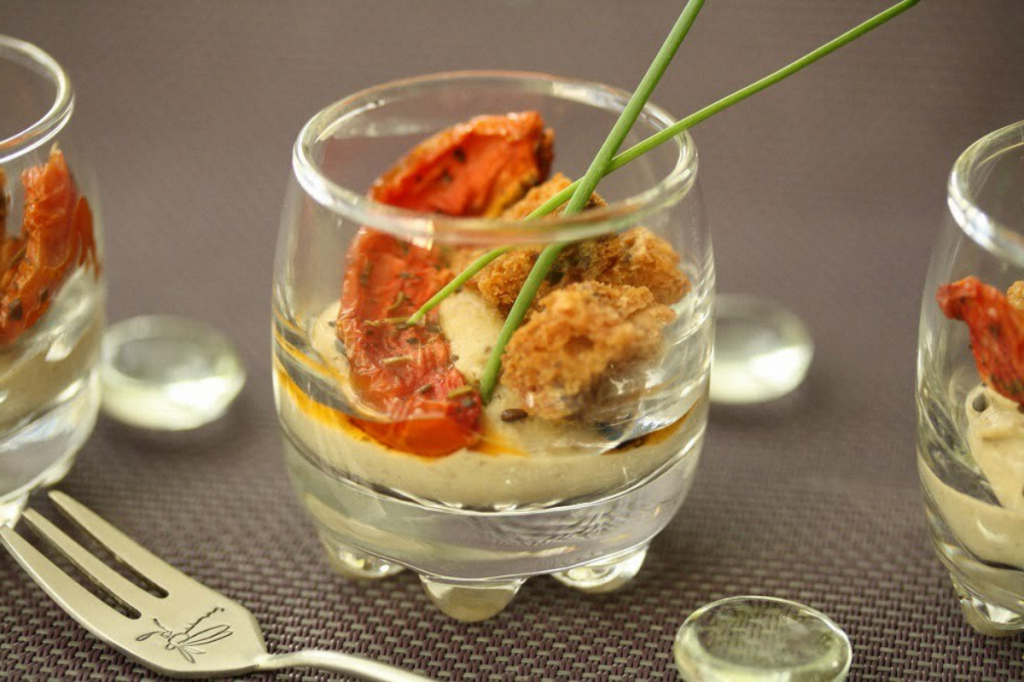 Verrine de Caviar d’Aubergine, Tomates Confites et Crouton