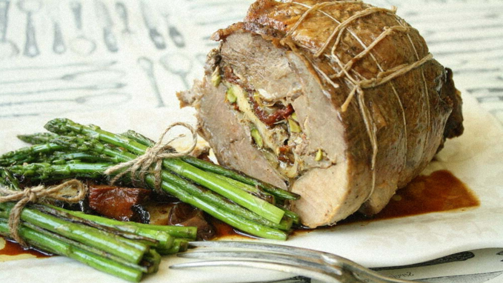 Recette : Gigot d’Agneau Farci à la Tomate Confite, Pistache et Parmesan