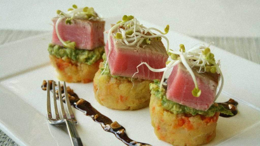 Recette : Thon Germon Mi-Cuit, Réduction de Sauce Soja aux Noix de Cajou