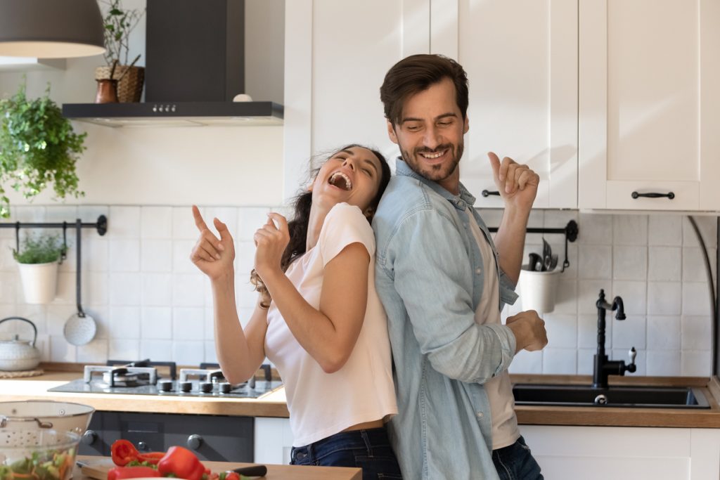 Quels équipements électroniques modernes privilégier pour une cuisine fonctionnelle ?
