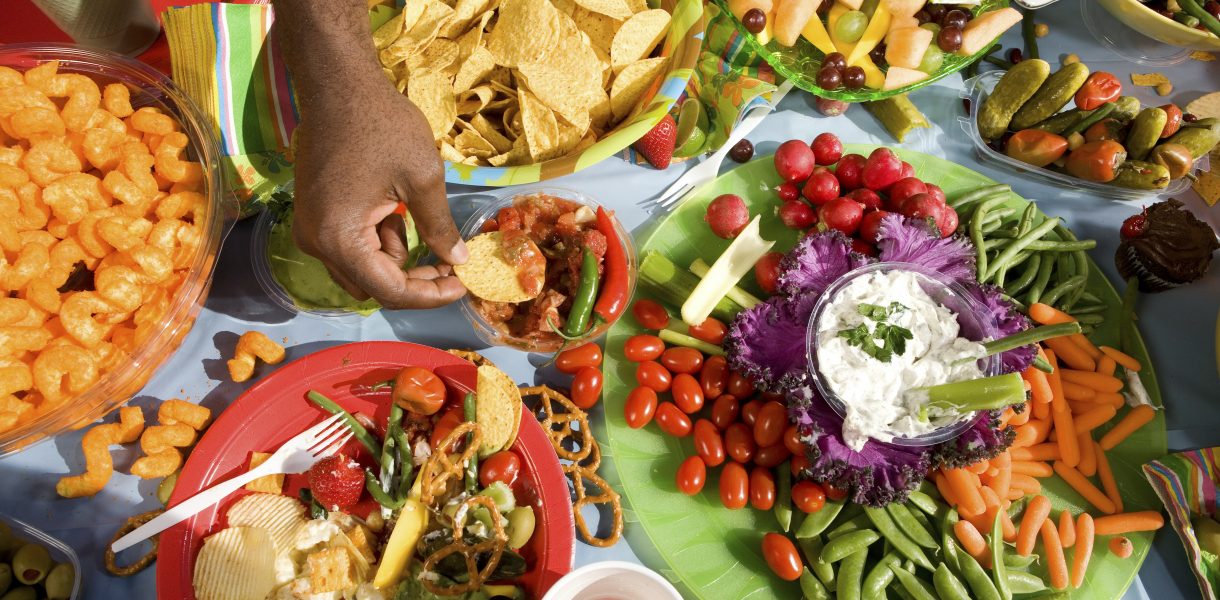 10 idées gourmandes pour un apéritif facile et économique à préparer chez vous